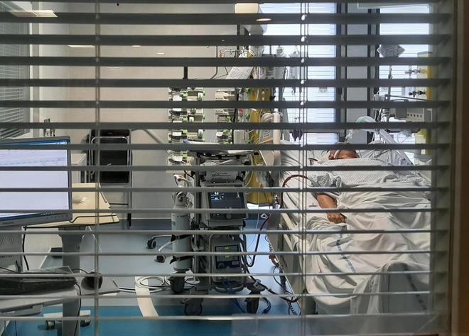Covid-19 à Paris : moins de 1 000 malades à l’hôpital, une première depuis mars