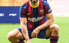 Les premières photos de Sergio Agüero avec le maillot du Barça