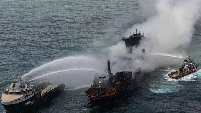 Pollution marine au Sri Lanka : le feu éteint après 13 jours d'incendie sur le navire en perdition