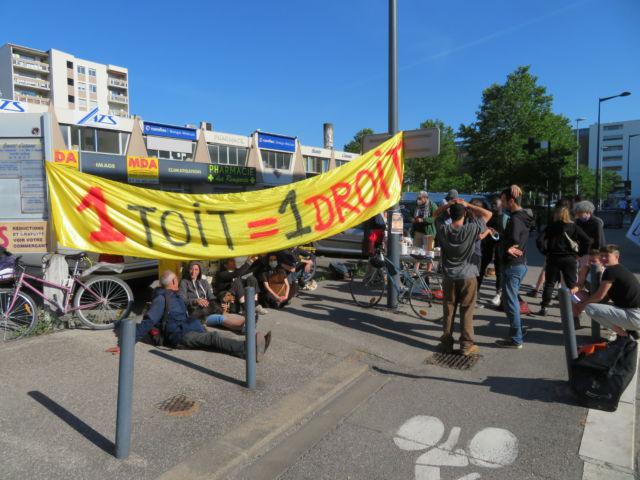 Grenoble : au premier jour de la fin de la trêve hivernale, le Dal 38 organise un piquet anti-expulsion