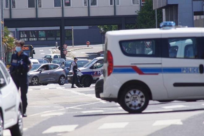 Colis suspect à Cherbourg : un périmètre de sécurité mis en place, les démineurs attendus
