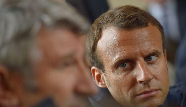 EXCLUSIF. Les lettres secrètes d'Emmanuel Macron à Philippe de Villiers