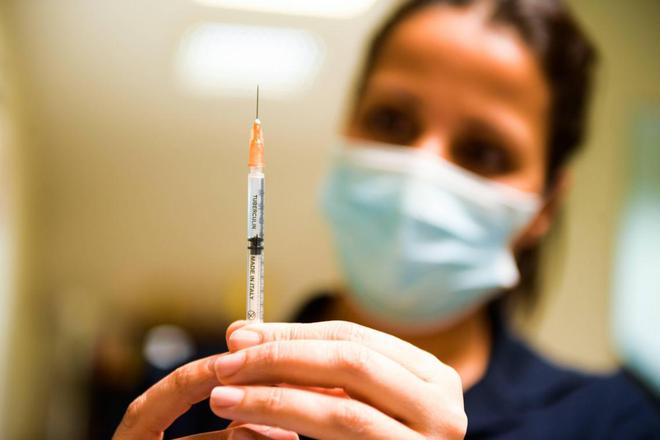 La moitié de la population adulte française a reçu au moins une injection du vaccin contre le Covid-19