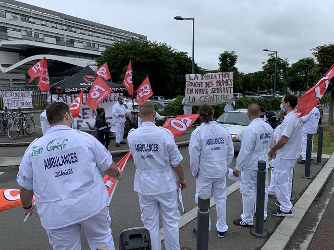 Les ambulanciers du CHU d’Angers en grève ce vendredi.