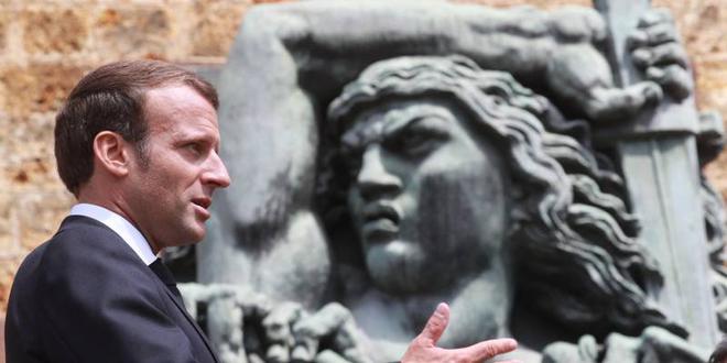 Emmanuel Macron poursuit son tour de France à Valence et rencontrera des restaurateurs