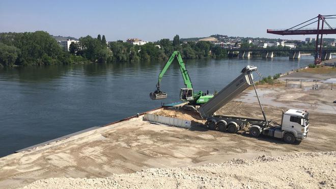 JO 2024 : la Seine à la rescousse pour évacuer les terres polluées du centre aquatique de Saint-Denis