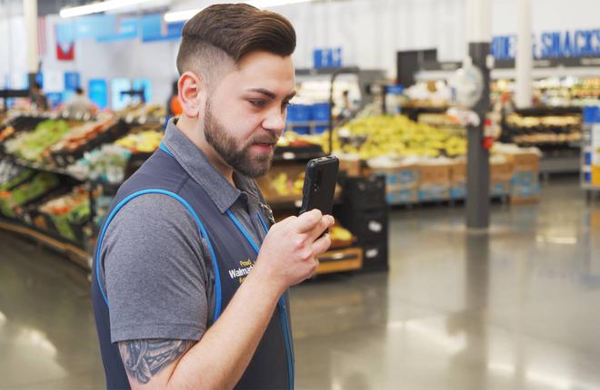 Walmart va offrir un smartphone à 740 000 de ses employés