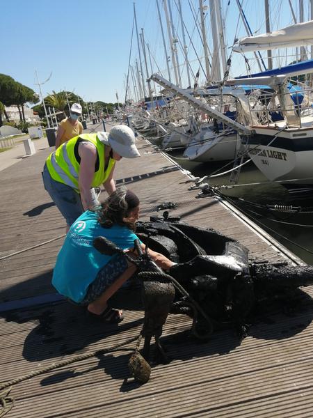 L’IMAGE DU JOUR Un scooter, des vélos et 300 kilos de ferraille retrouvés en mer