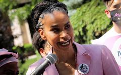 Maya Wiley, candidate démocrate à la mairie de New York, veut “définancer” la police. Dans le même temps, elle paye un agent de sécurité pour protéger sa propriété, évaluée à 2,7 millions de dollars