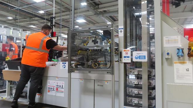 Oise : dans son entrepôt géant de Senlis, Amazon teste ses nouveaux robots