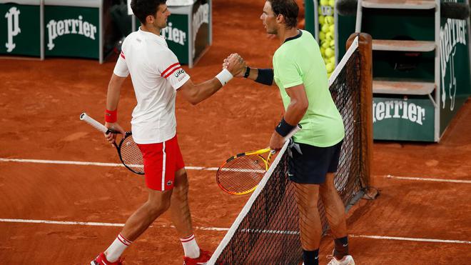 «Merci Macron» : le public de Roland-Garros a été autorisé à rester au match Nadal-Djokovic malgré le couvre-feu