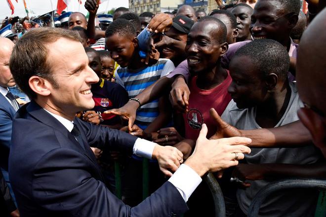 Le président Macron exhorte les pays du G7 à vendre leurs réserves d’or pour financer l’aide à l’Afrique