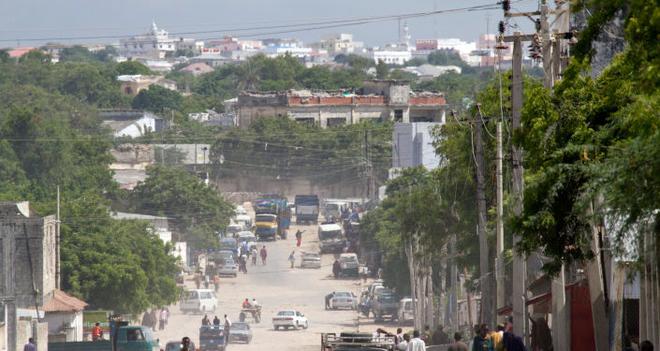 Attentat-suicide contre un centre de l'armée somalienne à Mogadiscio: au moins 15 morts