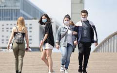 «Je continuerai tant que les chiffres ne sont pas à zéro» : ils veulent conserver le masque à l’extérieur malgré tout