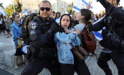 VIDEO-JERUSALEM :LA POLICE ISRAELIENNE REFOULE LES PROVOCATRICES  ISLAMISTES