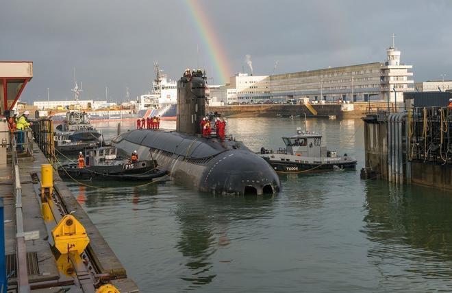 A Cherbourg, le sous-marin nucléaire d’attaque Perle a été remis à l’eau
