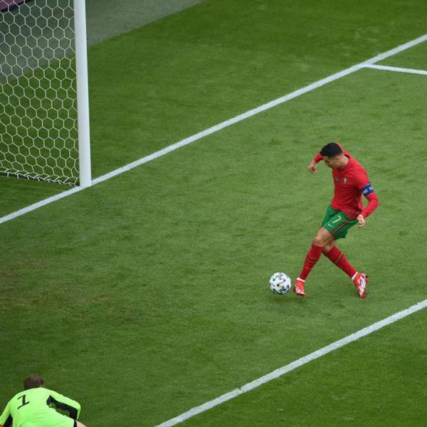 Foot - Euro - Portugal - Le but de Cristiano Ronaldo avec le Portugal contre l'Allemagne en vidéo