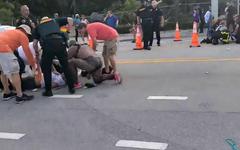 Une camionnette percute une gay pride en Floride, un mort