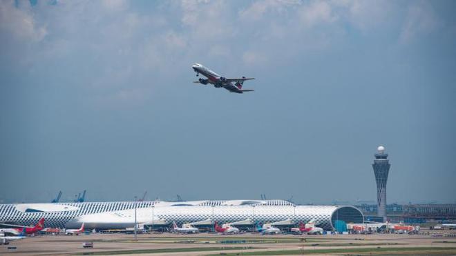 Chine : après un cas de Covid-19, l’aéroport de Shenzhen annule des centaines de vols !