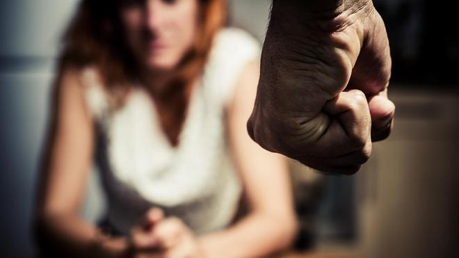 INFO LCI - Violences conjugales : un "téléphone rouge" créé entre la police parisienne et les professionnels de santé
