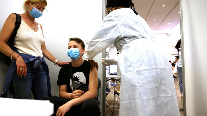 Covid-19 : déjà 365000 adolescents vaccinés en une semaine
